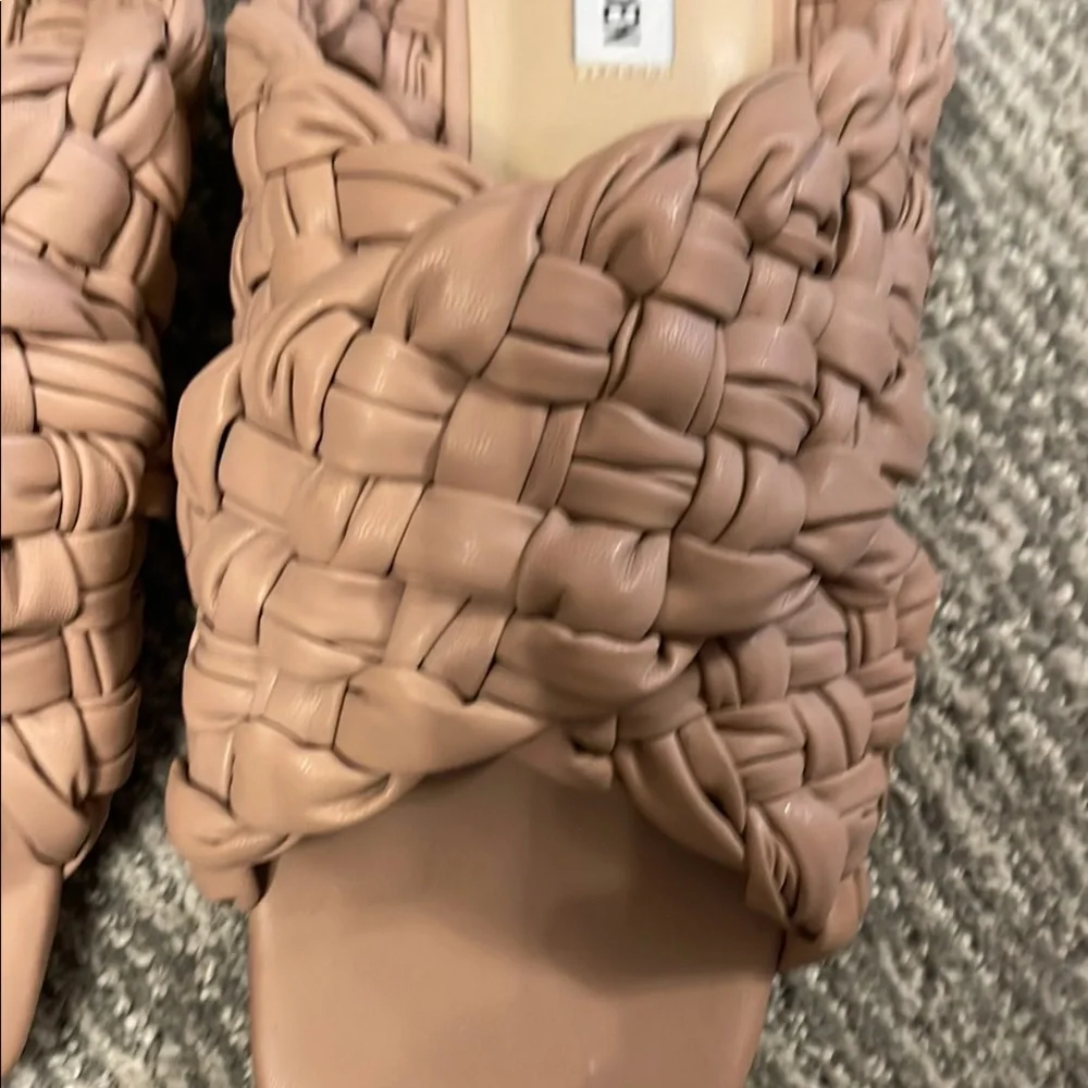 Steve Madden Women's Tan Woven Sandals - Picture 4 of 9